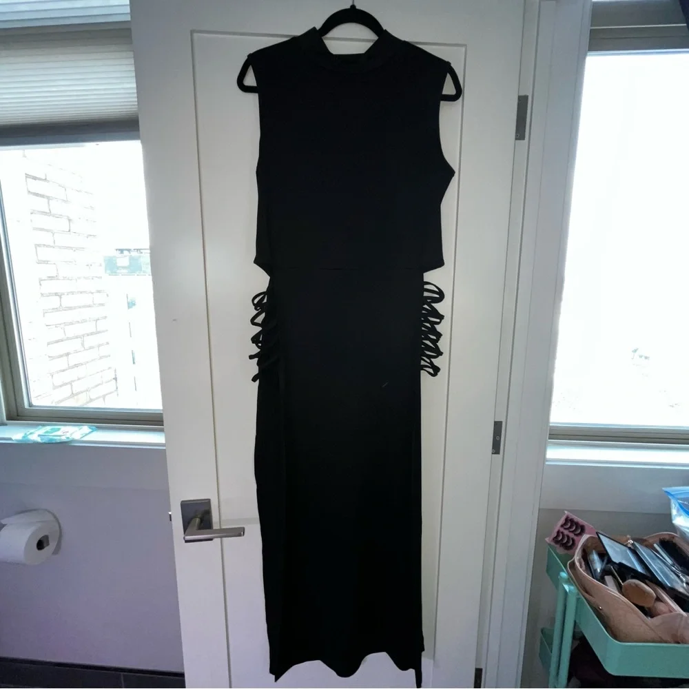 Sleeveless Open Sided Maxi Black Dress - Picture 15 of 15